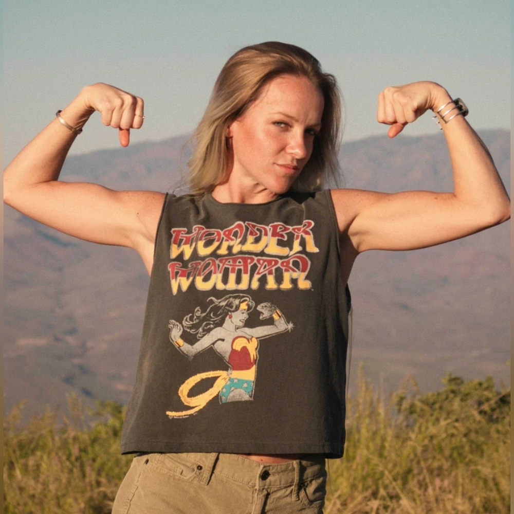RARE Junk Food Clothing DC Comics Wonder Woman Vintage Logo Muscle Tank Crop Top